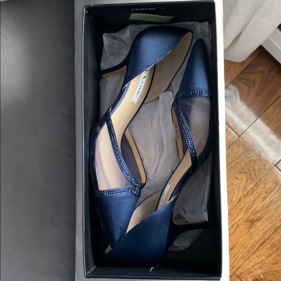 Size 9 Nina Blythe heel in Navy - Picture 5 of 5